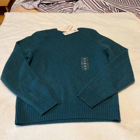 Uniqlo Men's Premium Lambswool Crewneck Sweater - Picture 3 of 5